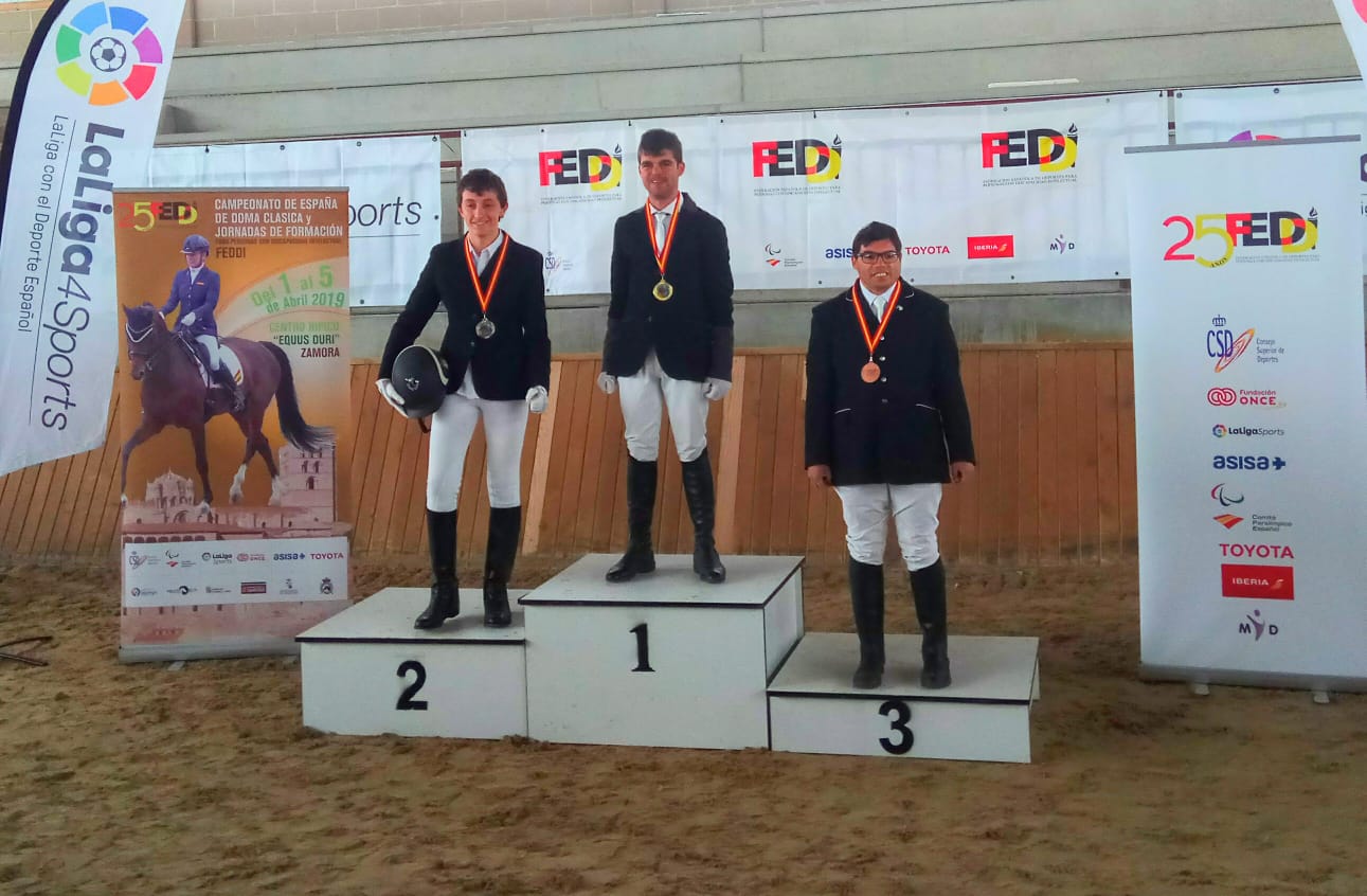 Los jinetes y amazonas navarro triunfan en el Campeonato de España de Doma Clásica adaptada FEDDI